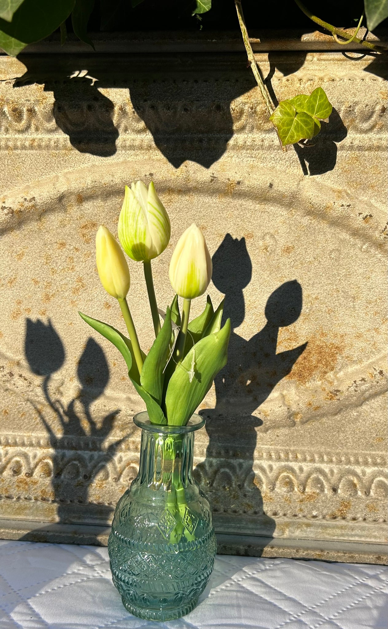 Vaasje met tulpen A