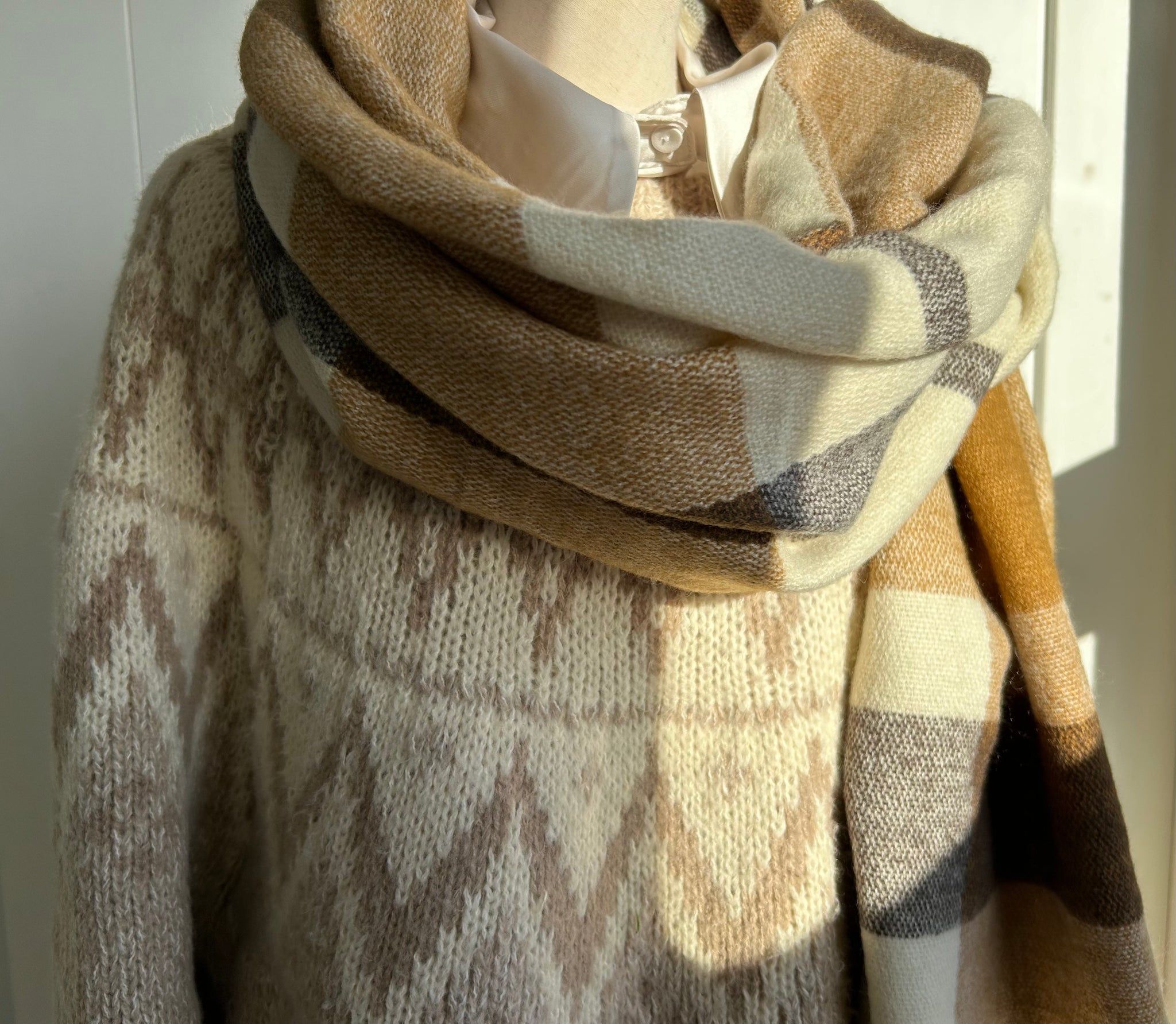 Shawl beige/Camel/ecru