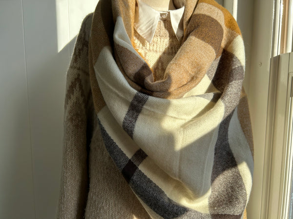 Shawl beige/Camel/ecru
